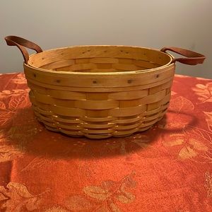 1998 Longaberger Round Basket with leather handles